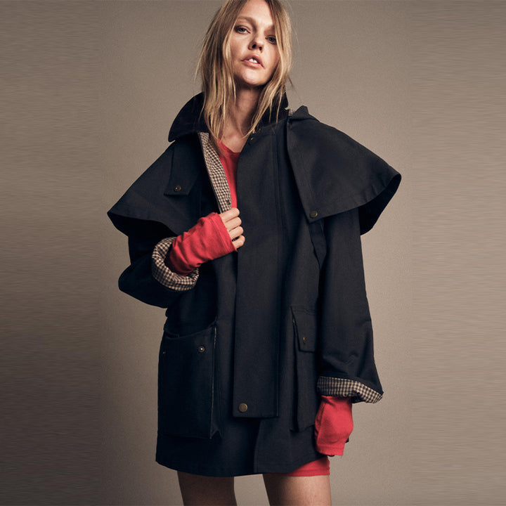 veste de randonnée imperméable pour femmes avec un design de capuche innovant Lune London