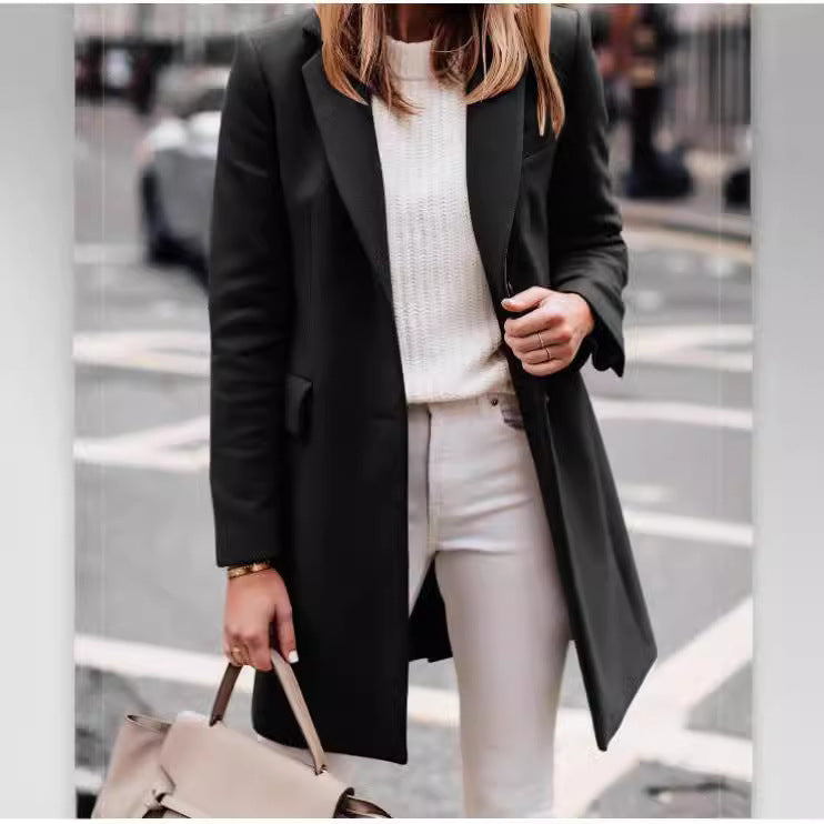 Elegant women's coat, fitted, made of high-quality fabric Lune London