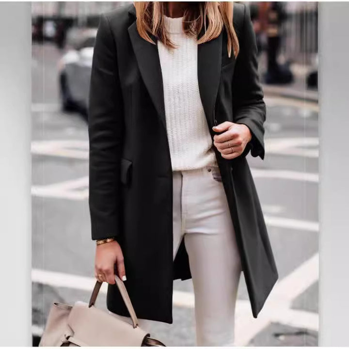 Elegant women's coat, fitted, made of high-quality fabric Lune London