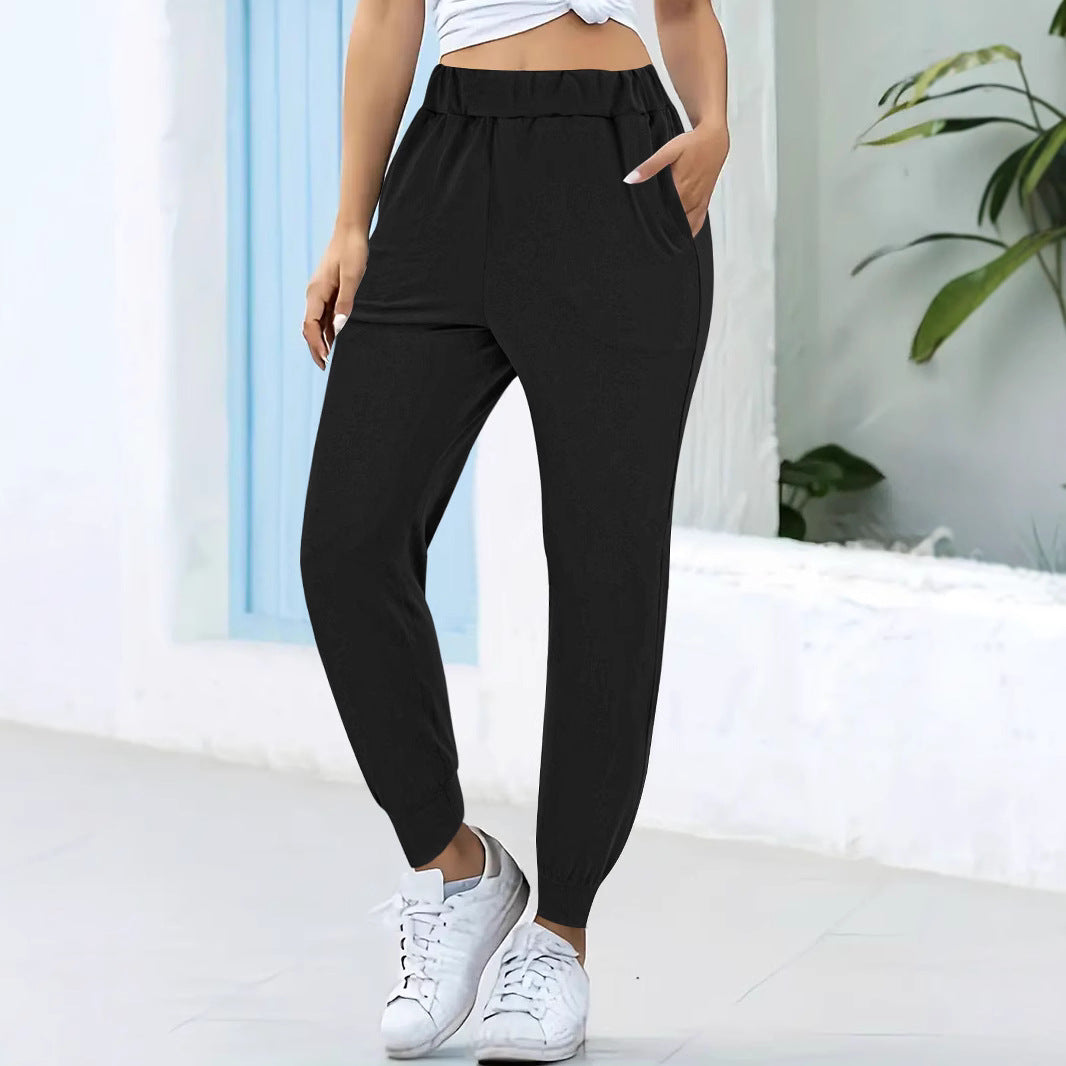 Comfortable jogging pants for women with elastic waistband and practical pockets Chic and Style