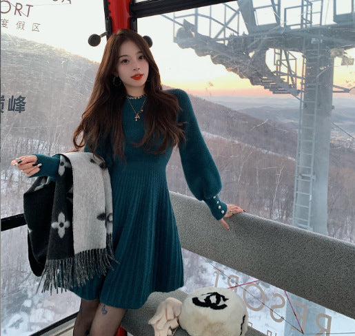 Robe en tricot pour femmes avec des manches bouffantes à la mode et des détails de bouton Chic & Stil
