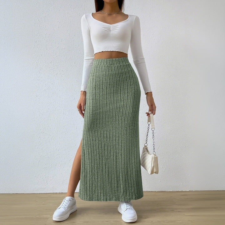 Jupe maxi pour femmes avec un design côtelé élégant et une fente sur le côté Chic & Stil