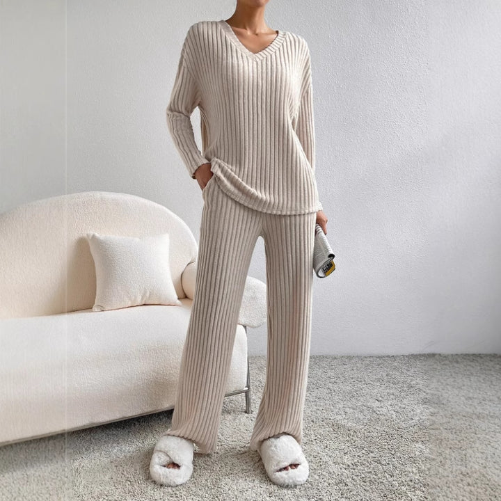 Comfortable knit set for women with V-neck and wide pants Lune London