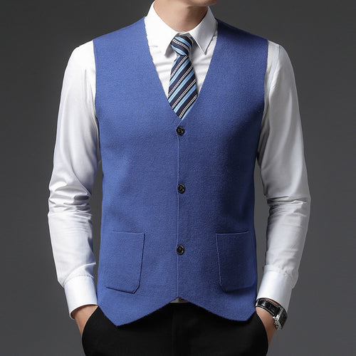 Elegant knitted vest for men with a modern cut and practical pockets Chic and Style