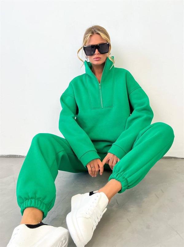 Lune London women's sporty fleece sweatshirt set and high-neck jogging pants