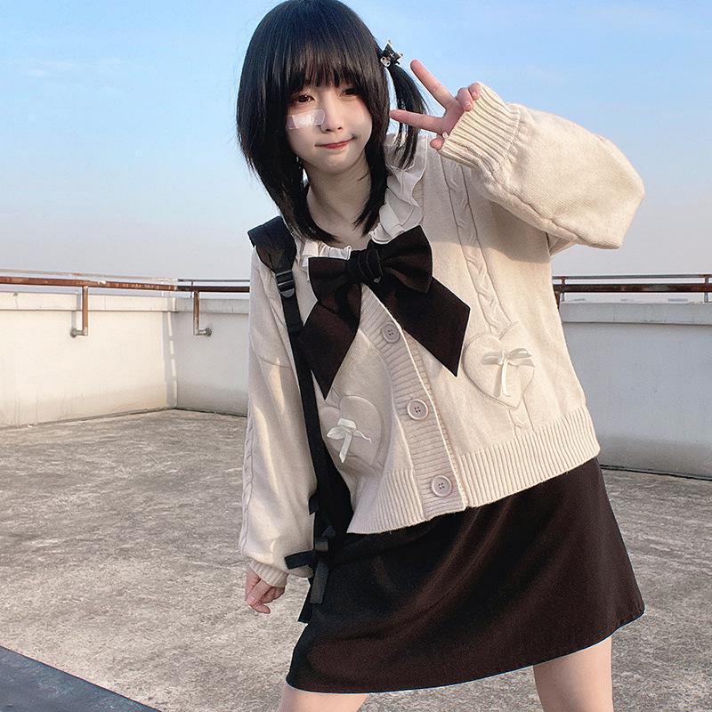 Cardigan for women with heart-shaped appliqués Lune London