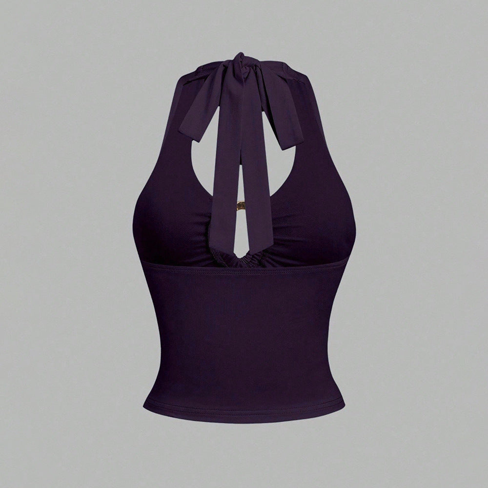 Stylish short top for women with a trendy halter design and a chic tie band Chic & Stil