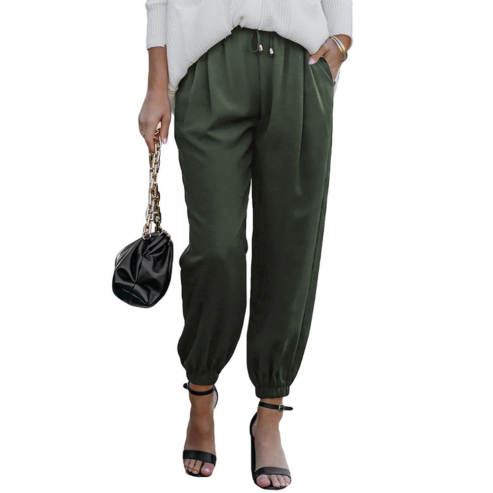 Sporty chino pants for women with elastic waistband and side pockets Lune London