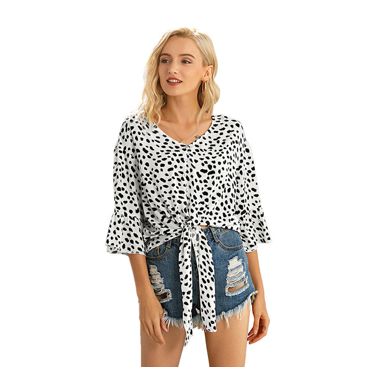 Casual women's wrap top with trendy polka dot pattern and fluid fabric Chic and Style