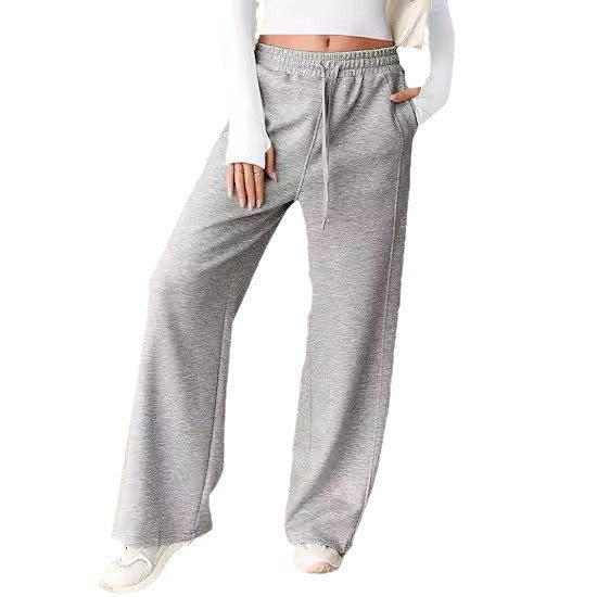 Comfortable leisure pants for women with a wide leg and practical pockets Lune London
