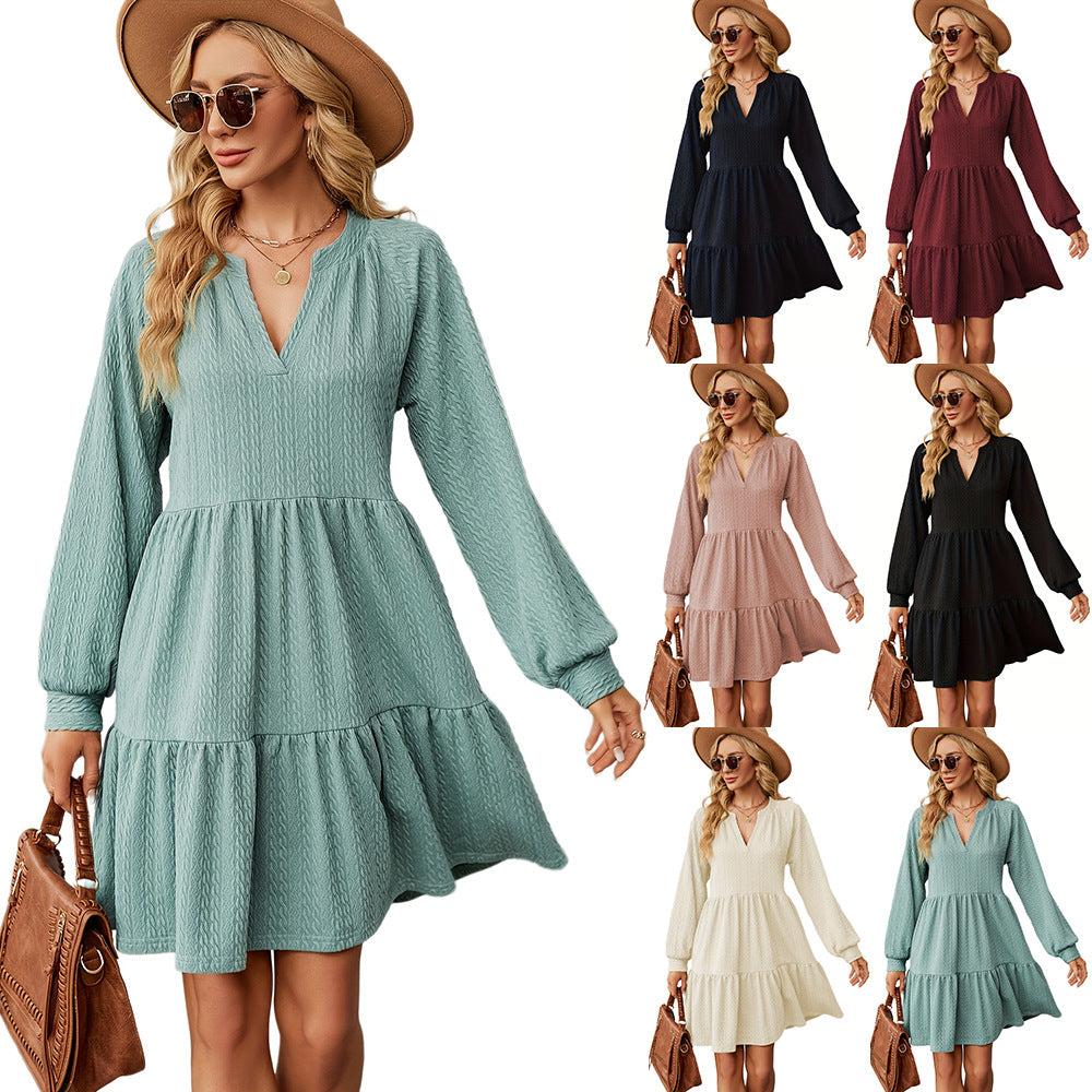 Casual women's dress with V-neck, puff sleeves, and ruffled hem Lune London
