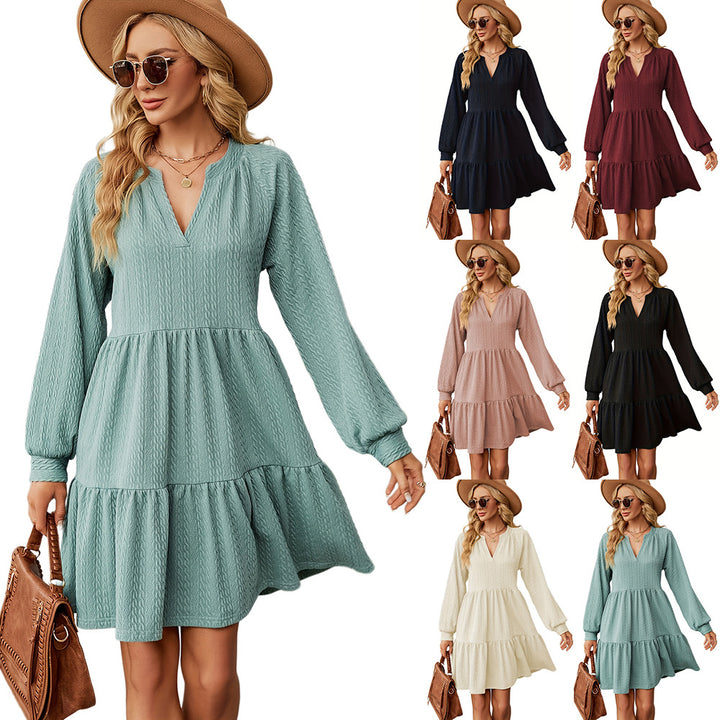 Casual women's dress with V-neck, puff sleeves, and ruffled hem Lune London