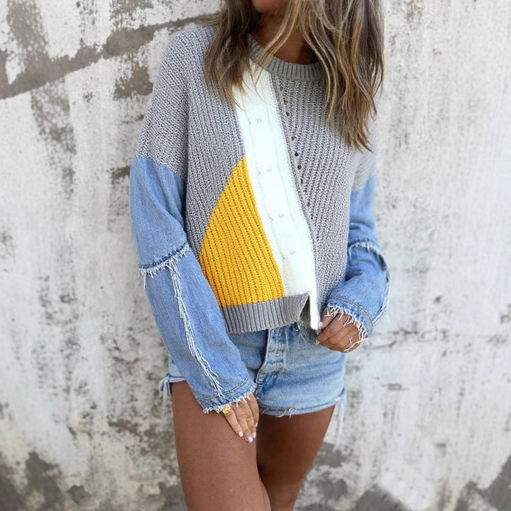 Pull en tricot stylé pour femmes avec des manches en denim et un design de bloc de couleur saisissant Chic & Stil