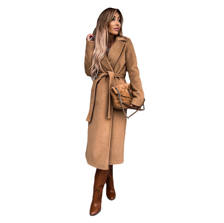 Elegant wool coat for women with a belt and classic lapels Lune London