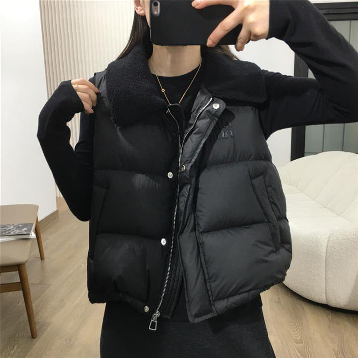 Women's trendy quilted vest with large collar and practical pockets Lune London