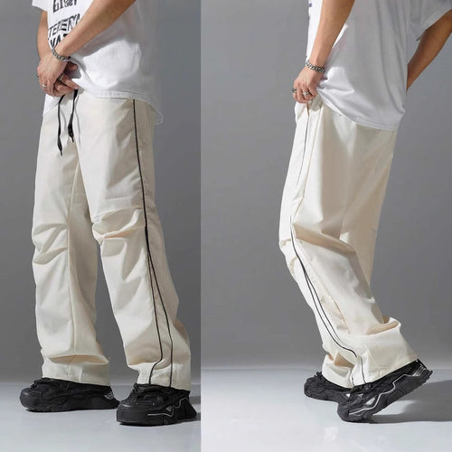 Casual sports pants for men with elastic waistband and side seams Lune London
