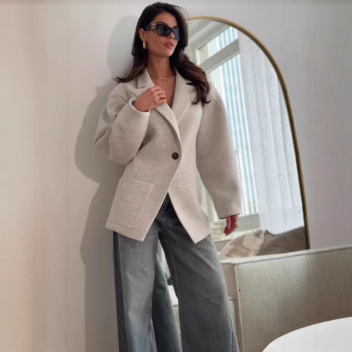 Oversized blazer jacket for women with an elegant cut and voluminous sleeves Lune London