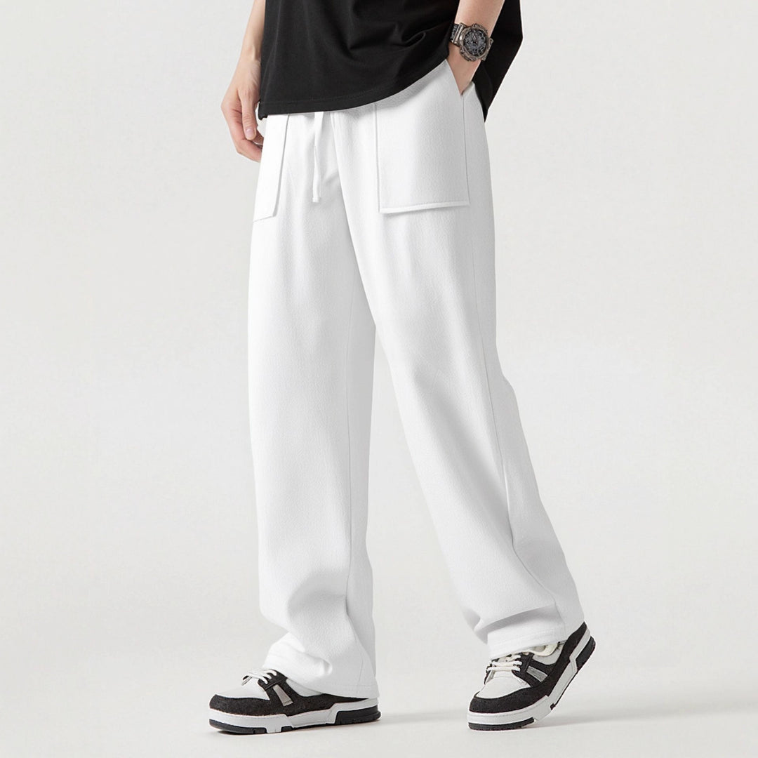 Casual cargo pants for men with practical pockets and elastic waist Lune London