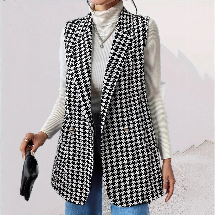 Modern ladies' vest with houndstooth pattern and elegant button placket Lune London