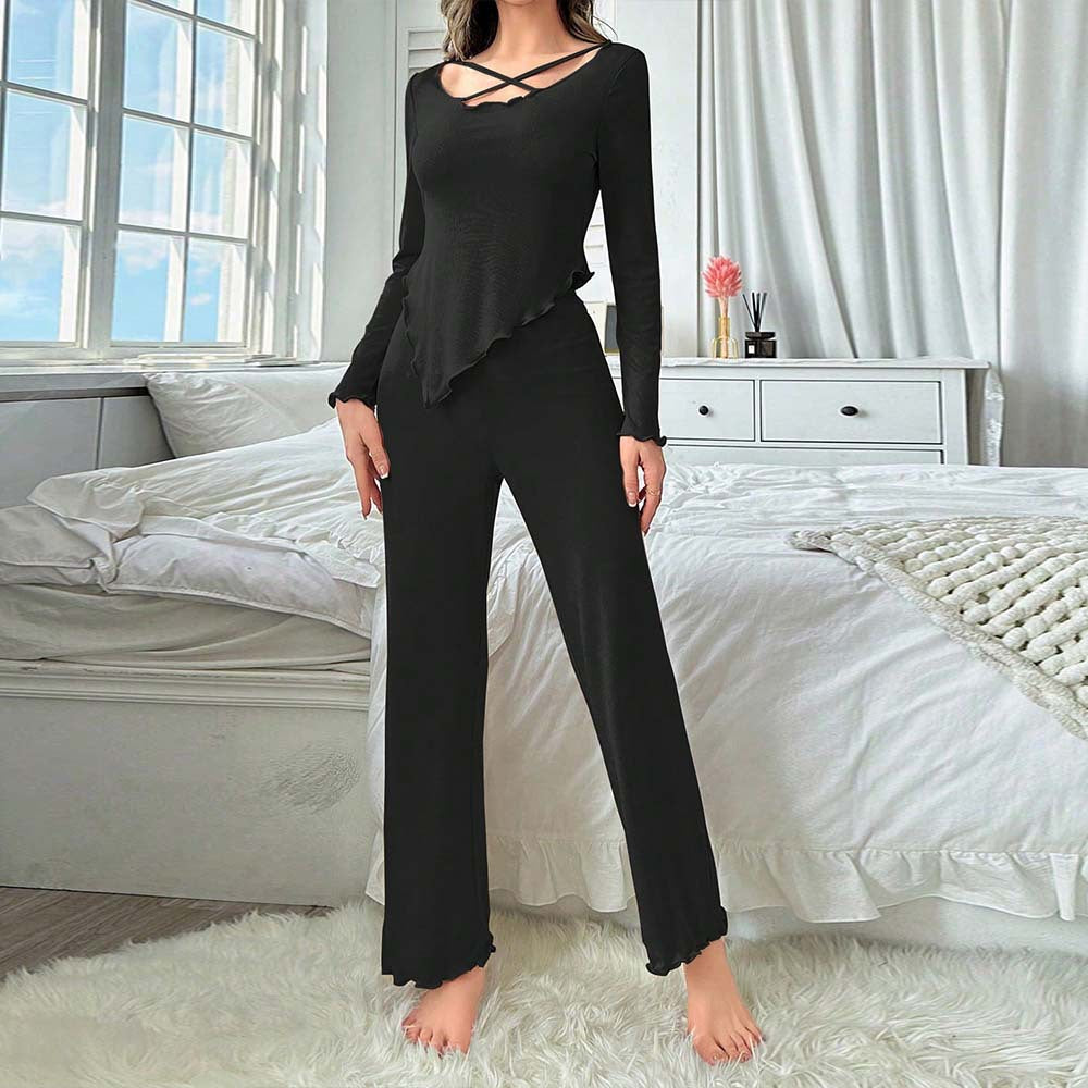 Ensemble de loungewear pour femmes avec découpes raffinées et ourlets rehaussés Chic & Stil