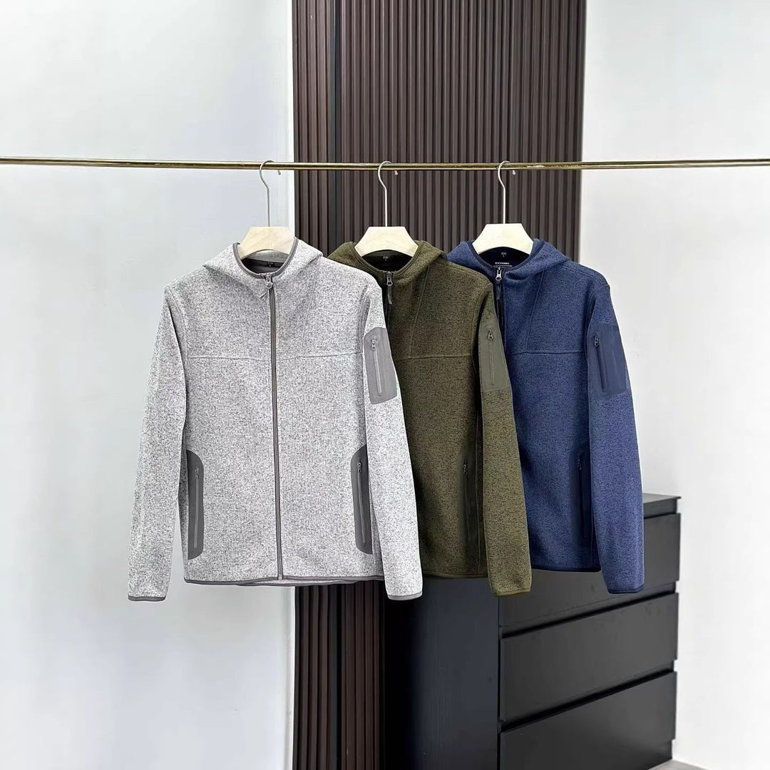 Veste fonctionnelle femme avec capuche respirante et poches zippées sur les côtés Chic & Stil