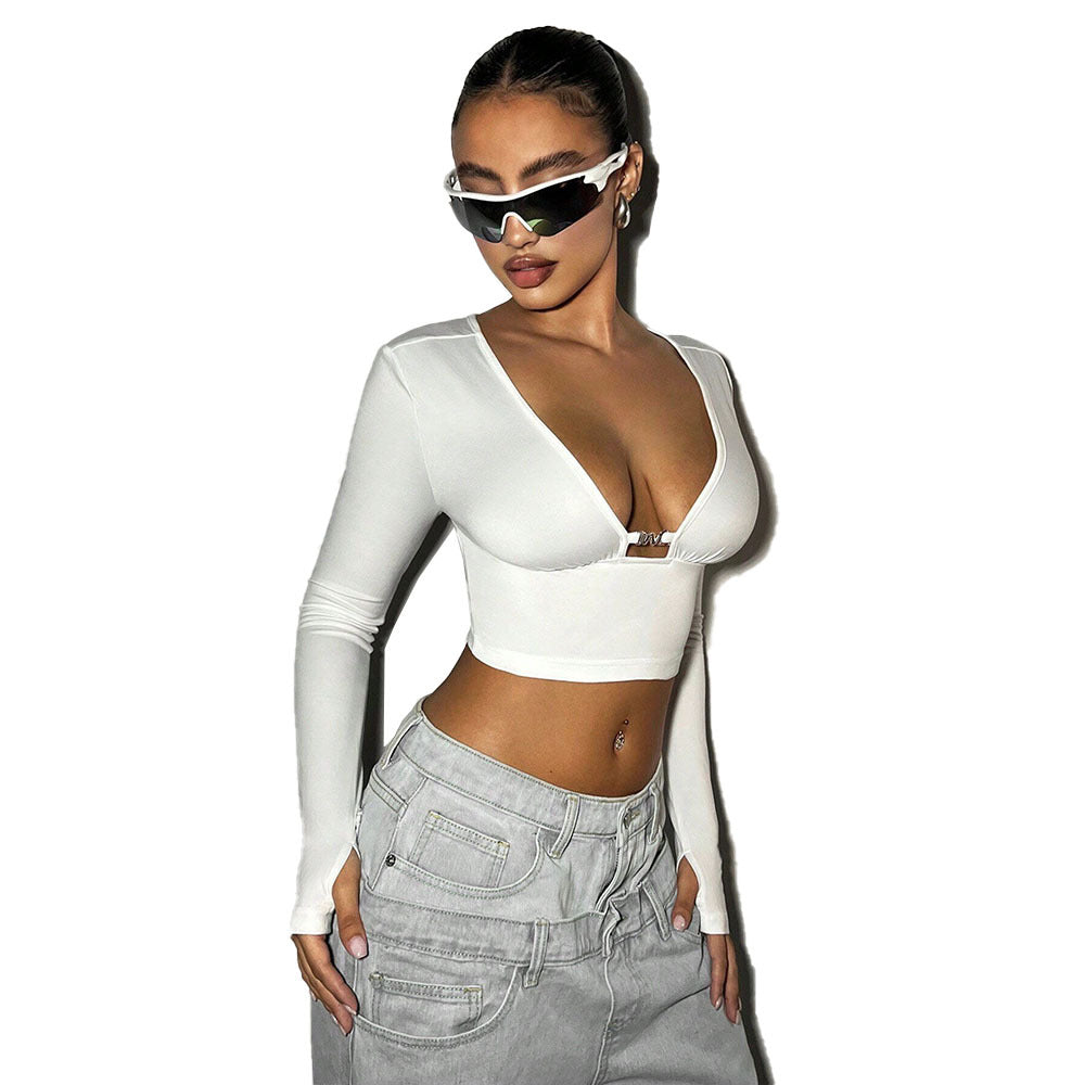 Short women's top with deep V-neck and decorative buckle Chic & Stil