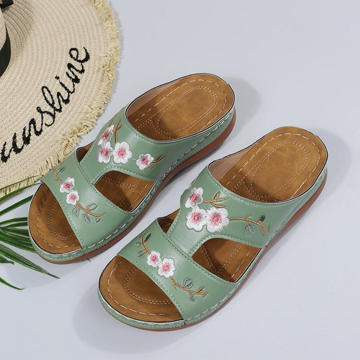 Women's strap sandals with floral embroidery and comfortable insole Chic and Style