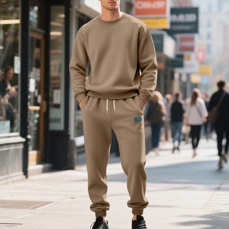 Chic and stylish comfortable sweatshirt and jogging set for men