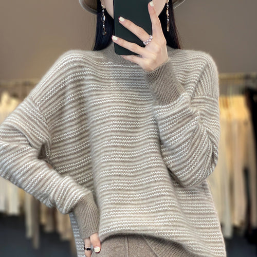 Pull en tricot pour femmes avec un motif à rayures moderne et des trous pour les pouces confortables Lune London