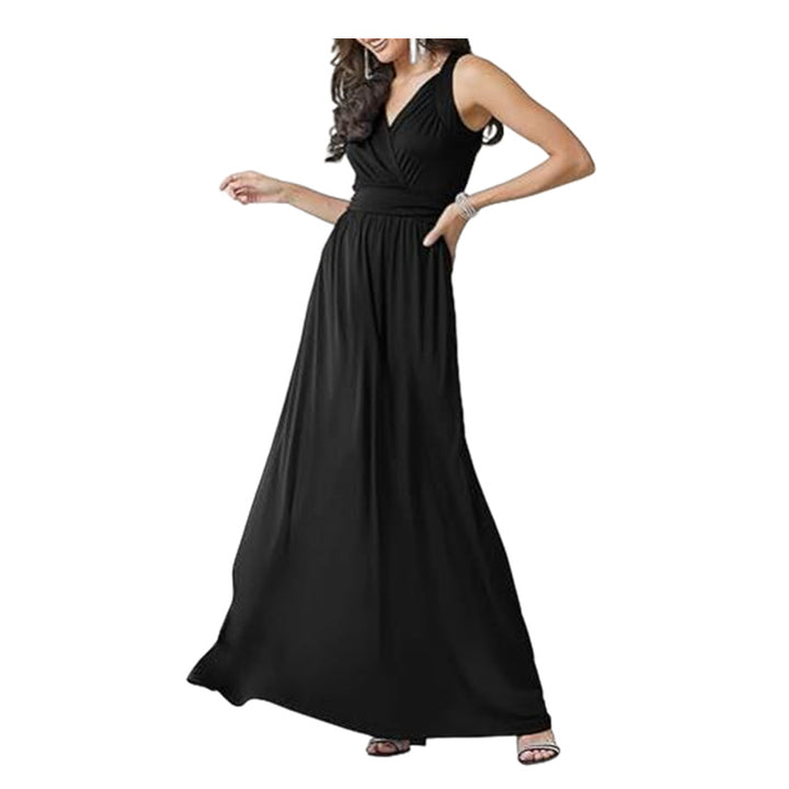 Maxi dress for women with an elegant V-neckline and a flowy cut Lune London