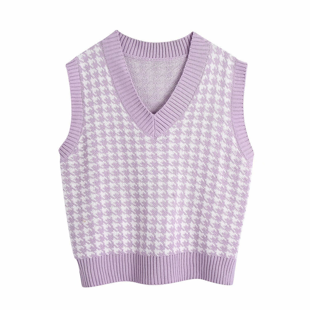 Trendy oversized knitted sweater for women with V-neck and fine pattern Lune London