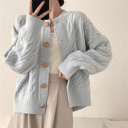 Cardigan pour femmes avec motif en cable et grands boutons Chic & Stil