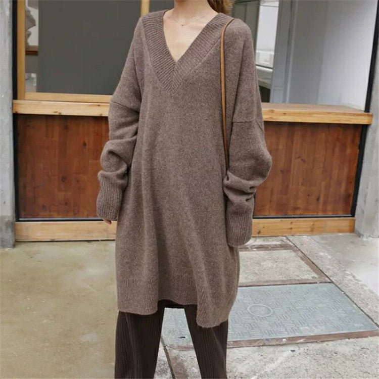 Comfortable knitted dress for women with V-neck and long sleeves Lune London