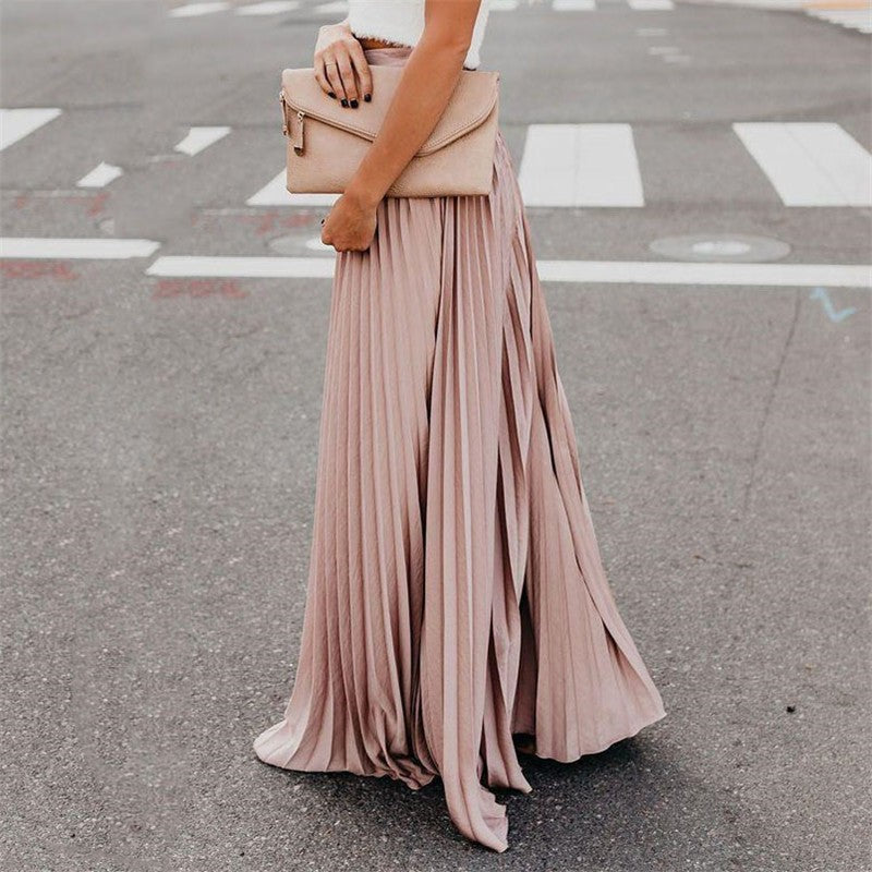 Long pleated skirt for women with elastic waistband and flowing fabric Lune London