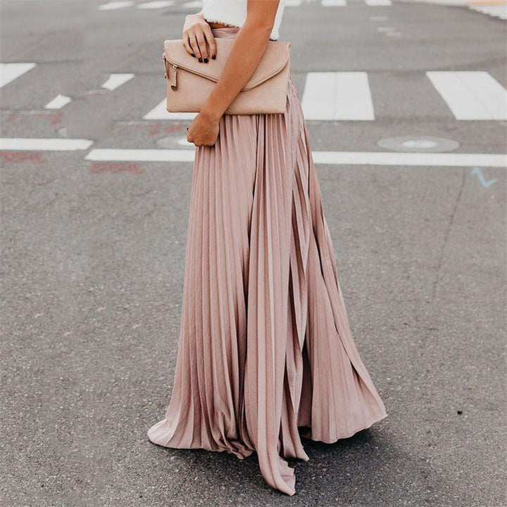 Long pleated skirt for women with elastic waistband and flowing fabric Lune London