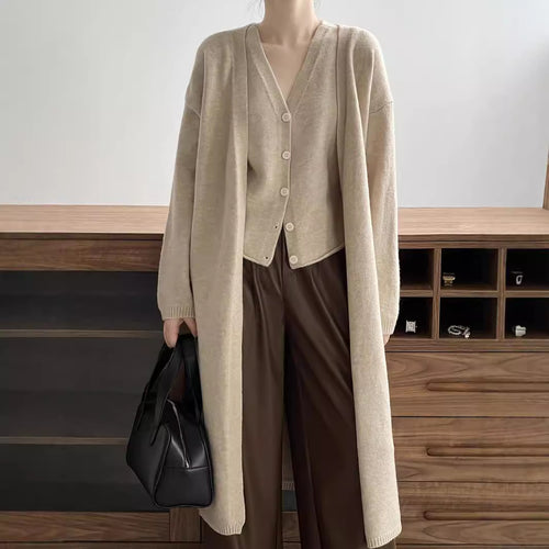 Robe en tricot pour femmes avec cardigan et patte de bouton Chic & Stil