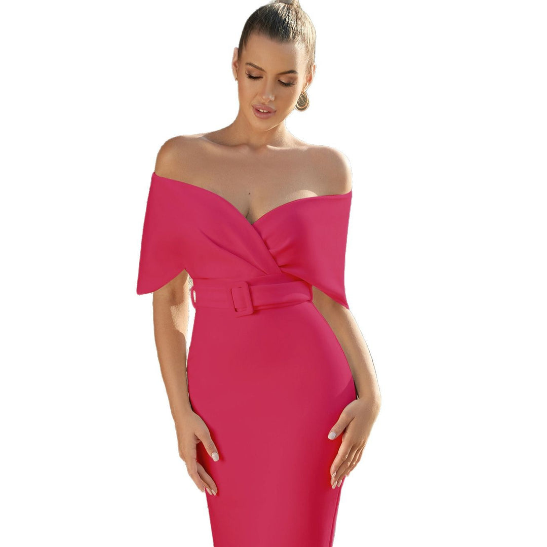 Robe épouse les formes des femmes avec drapé hors-épaule et ceinture à la taille Chic & Stil