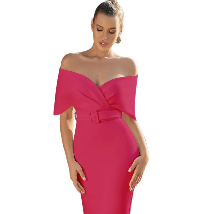 Robe épouse les formes des femmes avec drapé hors-épaule et ceinture à la taille Chic & Stil