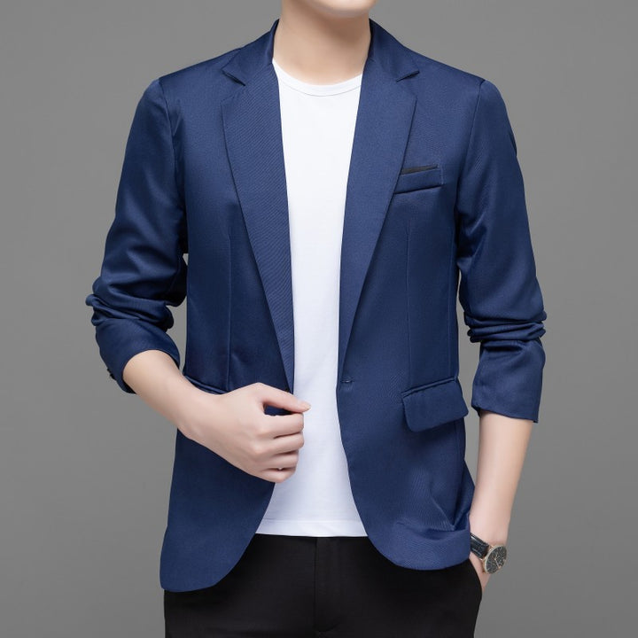 Modern blazer for men with an elegant cut and practical pockets Lune London