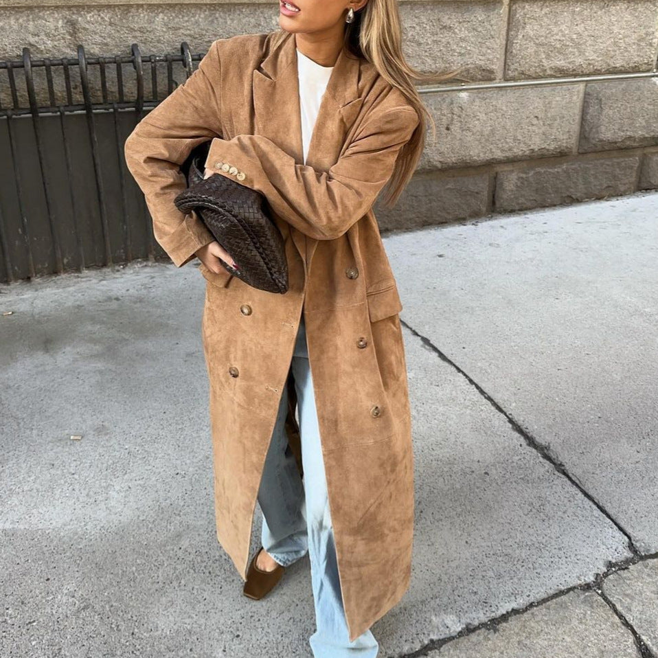 Women Elegant long coat with double buttoning and practical pockets Lune London