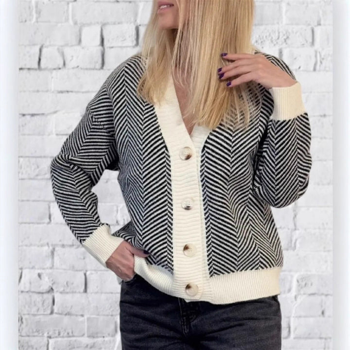 Trendy women's jacket with herringbone pattern and buttons Lune London