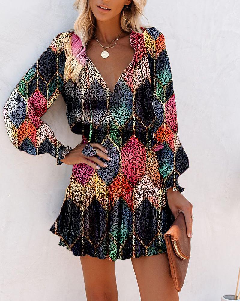Short sleeve leisure dress for women with a playful design Lune London