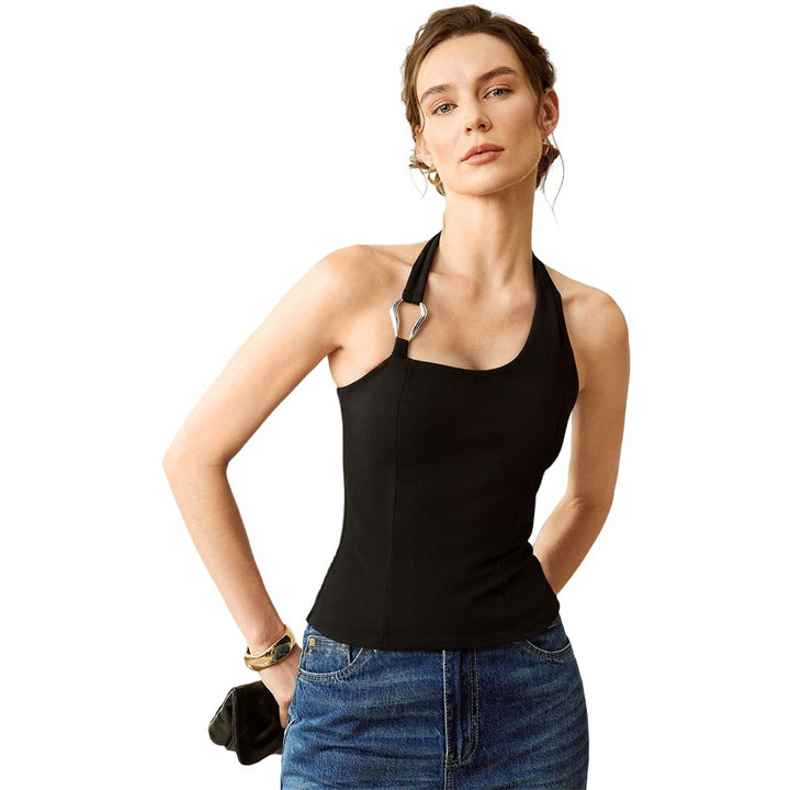 Top femme décolleté avec un design halter à la mode et un accent en métal élégant Chic & Stil