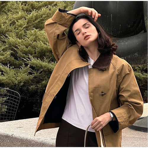 Trendy utility jacket for ladies with classic collar and practical pockets Lune London