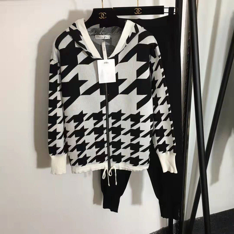 Trendy knit lounge set for women with eye-catching houndstooth pattern Lune London