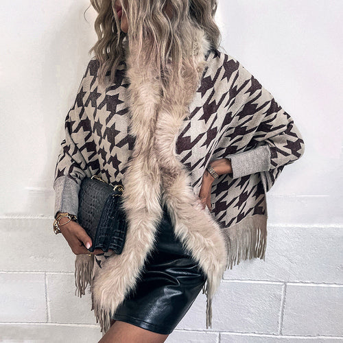 Ladies elegant poncho with exclusive fur trim and modern star pattern Lune London