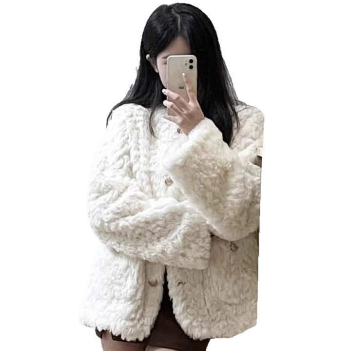Cardigan féminin à la mode avec peluche douce et boutons décoratifs Chic & Stil