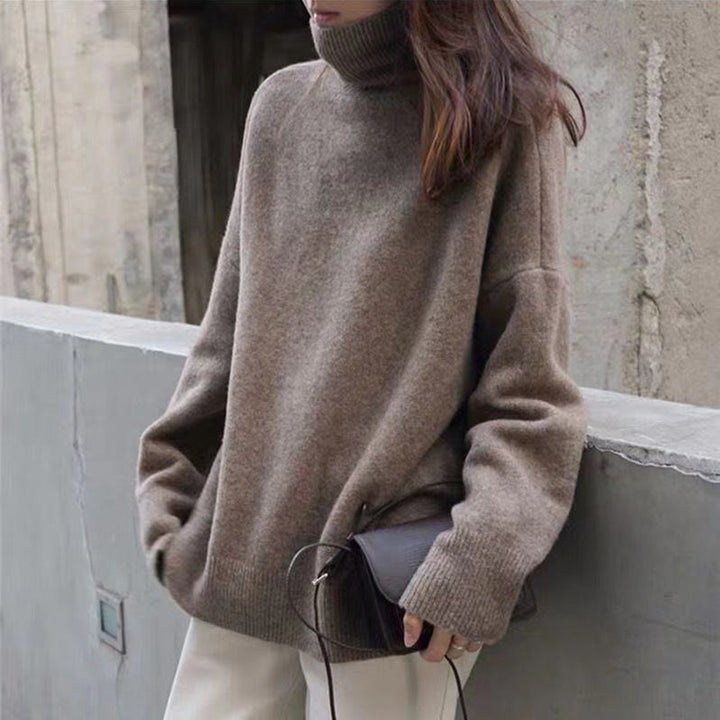 Comfortable turtleneck sweater for women in high-quality wool blend Lune London