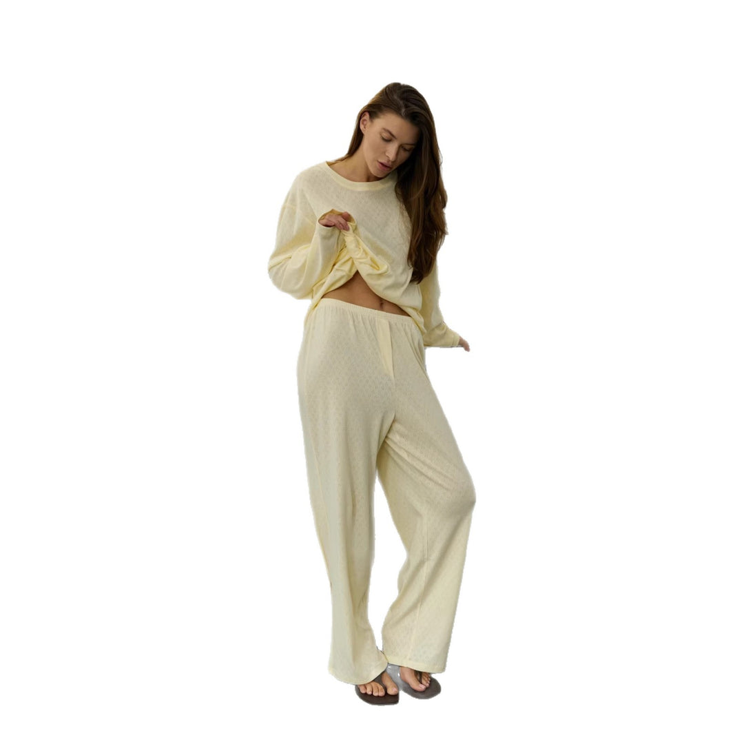 Ensemble de pyjama décontracté pour dames en matériau respirant avec texture en côte en Chic & Stil