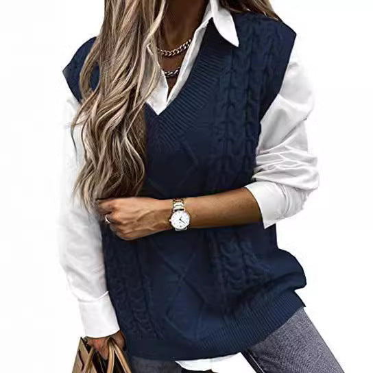 Knitted vest for women with braided design and V-neck Lune London